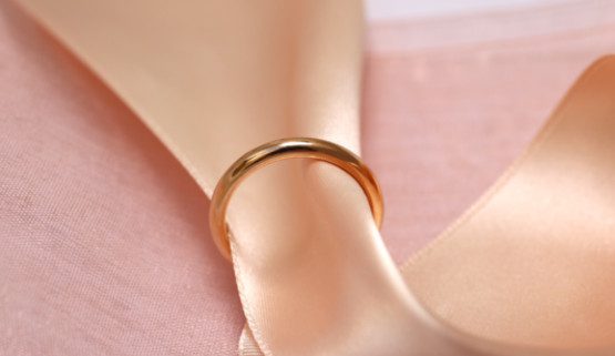 Simple combination in rose gold. It can also be made in white or yellow gold to order. The manufacture of this wedding ring is 100% Parisian, according to the French tradition.