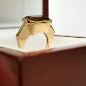 ring-tailor-made-jewel This ring is the result of a transformation by a Paris jeweller. The topaz, recovered from an old jewel, was mounted into a contemporary design ring. The gold will be recycled.
