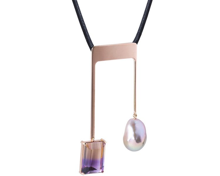The necklace conjure up an ametrine and a freshwater cultured pearl on a pink gold jewel. The modern design of this contemporary jewel, designed by Annette Girardon, made in Paris.
