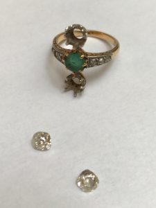 custom-jewelry Example of jewelry transformation: The two diamonds were recovered on an old ring, in order to reassemble the stones on a new ring, created by the jeweller Annette Girardon.