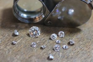Annette Girardon, creates your wedding ring, advises you when buying your diamond. She will find your diamond for your engagement ring, custom jewelry.