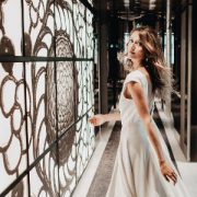 mariage-lutetia-fiancailles Shooting pour présenter des bijoux de la mariée, à l'hôtel Lutetia: bagues de fiançailles, boucles d'oreille, colliers et pendentifs.