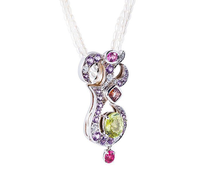 This necklace is a custom jewelry creation. Sphene, sapphires, spinel, malaya garnet, diamonds and pearls combine in this jewellery composition in the style of high jewellery.