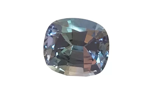 Tanzanite of jewelry quality, is a stone as beautiful as a precious stone. We meet this fine stone regularly in my creations of rings, pendants, earrings.