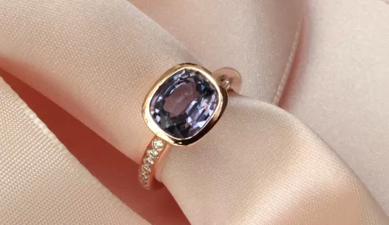 Verlobungsring mit Spinnelle und Brillanten auf Rosegold Verlobungsring mit Spinnelle und Brillanten auf Rosegold