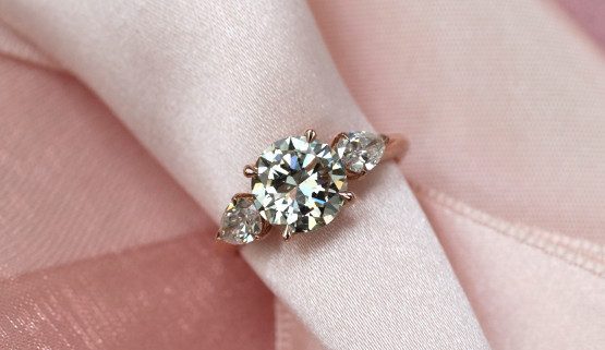 Engagement ring in white gold with round and pear-cut diamonds, designed by Annette Girardon in Paris