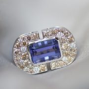 Bague comme cadeau 40 ans femme en or blanc avec Tanzanite et diamants, Paris.