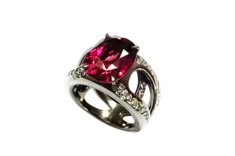 Designer jewelry ring in black gold Designer jewelry ring in black gold and garnet from Mozambic.