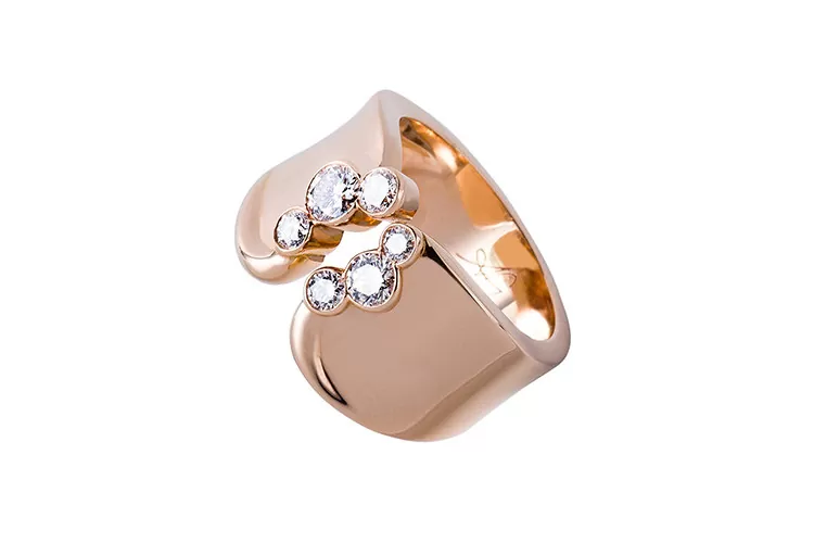 The ring Tao in red gold setted with diamonds was created by Annette Girardon in Paris. The ring Tao in red gold setted with diamonds was created by Annette Girardon in Paris.