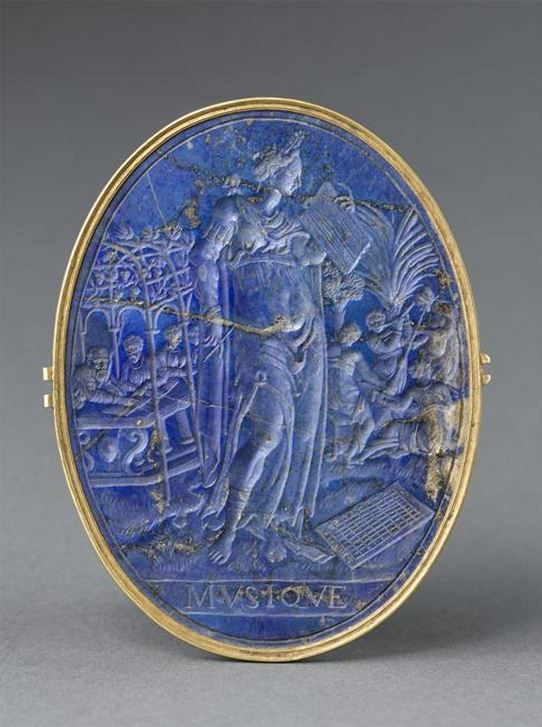 medaillon la musique louvre 16è Medaillon allégorique de la musique en lapis lazuli et or de la Renaissance conservé au Louvre.