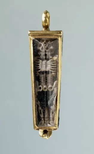 memento mori 16ème British Museum Bijoux du 16ème siècle représentant un cercueil avec un squelette à l'intérieur.