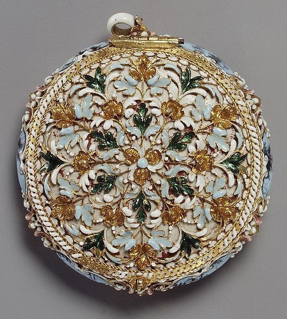 Couvercle d'une montre de poche du 17ème siècle.