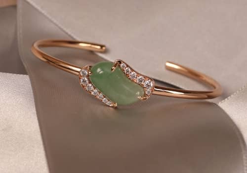 joaillier-sur-mesure-paris Red gold bracelet, set with a jade cabochon and small diamonds, custom-designed by jeweler Annette Girardon in Paris.