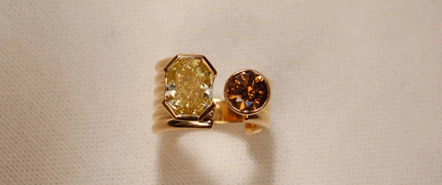 creation-bague-sur-mesure Cette pièce de joaillerie sur mesure a été imaginée par le créateur de bague sur mesure, Annette Girardon à Paris.