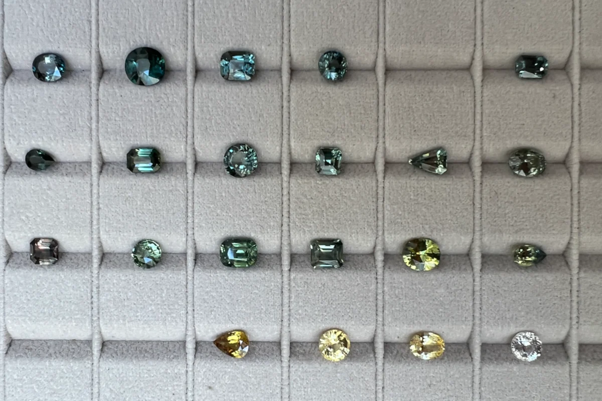 Grean or teal sapphires for taylormade engagement rings, designed by Annette Girardon in Paris.